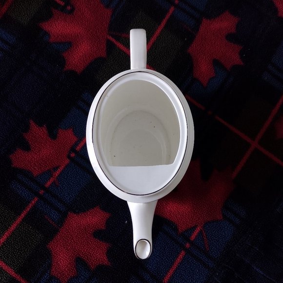 Vera Wang Pink Duchesse Teapot by WEDGWOOD (no lid) - Picture 2 of 6